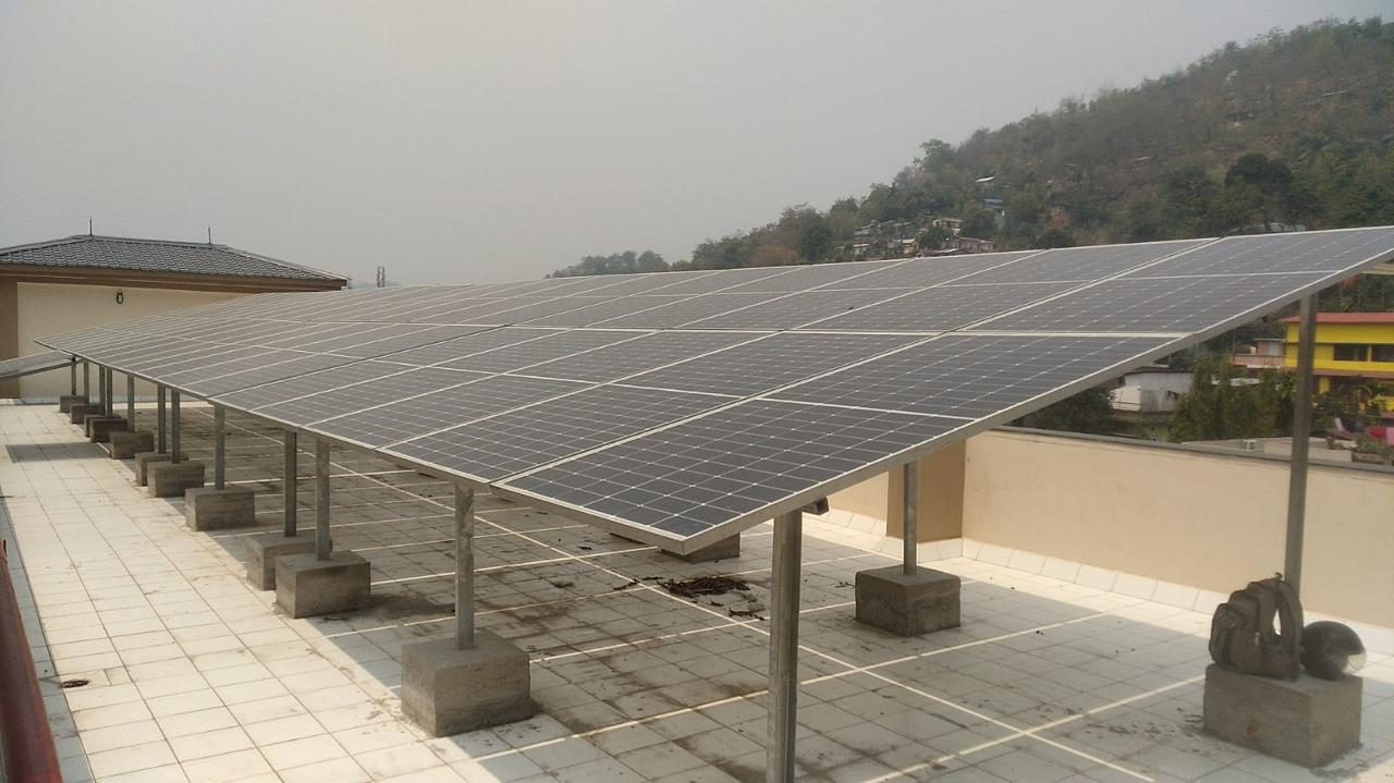 Elevated rooftop solar structure on an institutional building